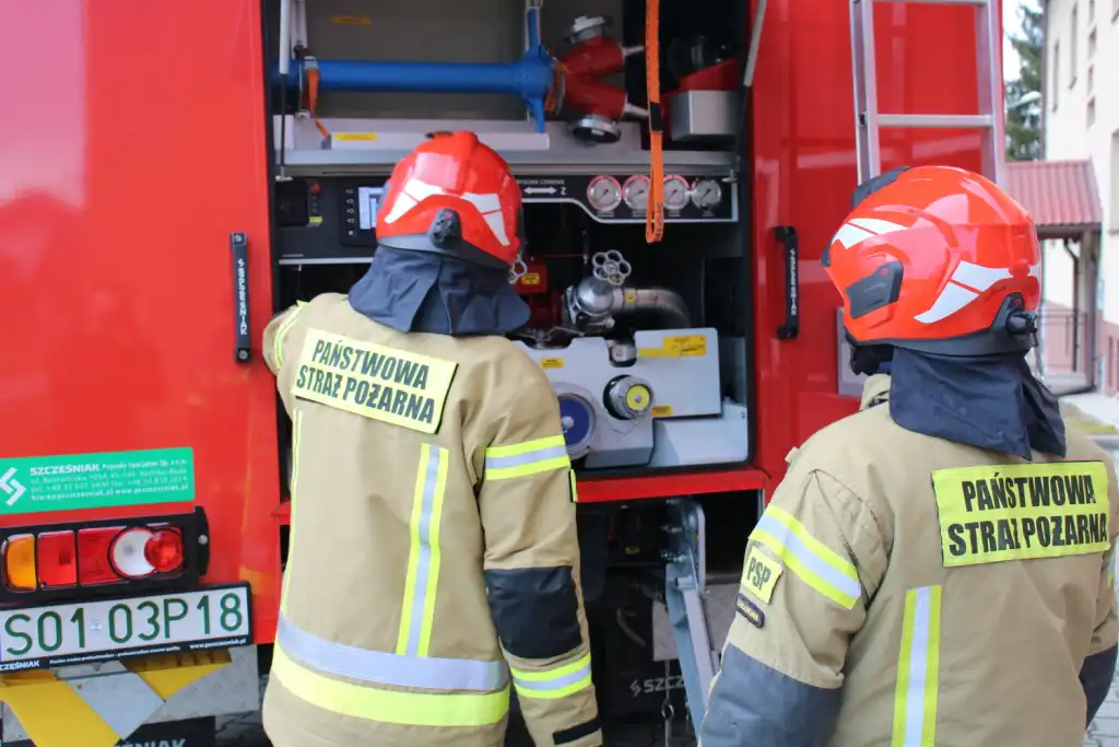 Strażacy z PSP Limanowa mają nowy samochód ratowniczo-gaśniczy