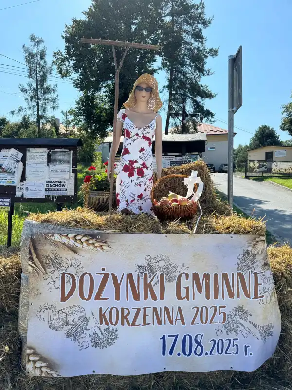 Słomiane witacze w Gminie Korzenna zapraszają na dożynki