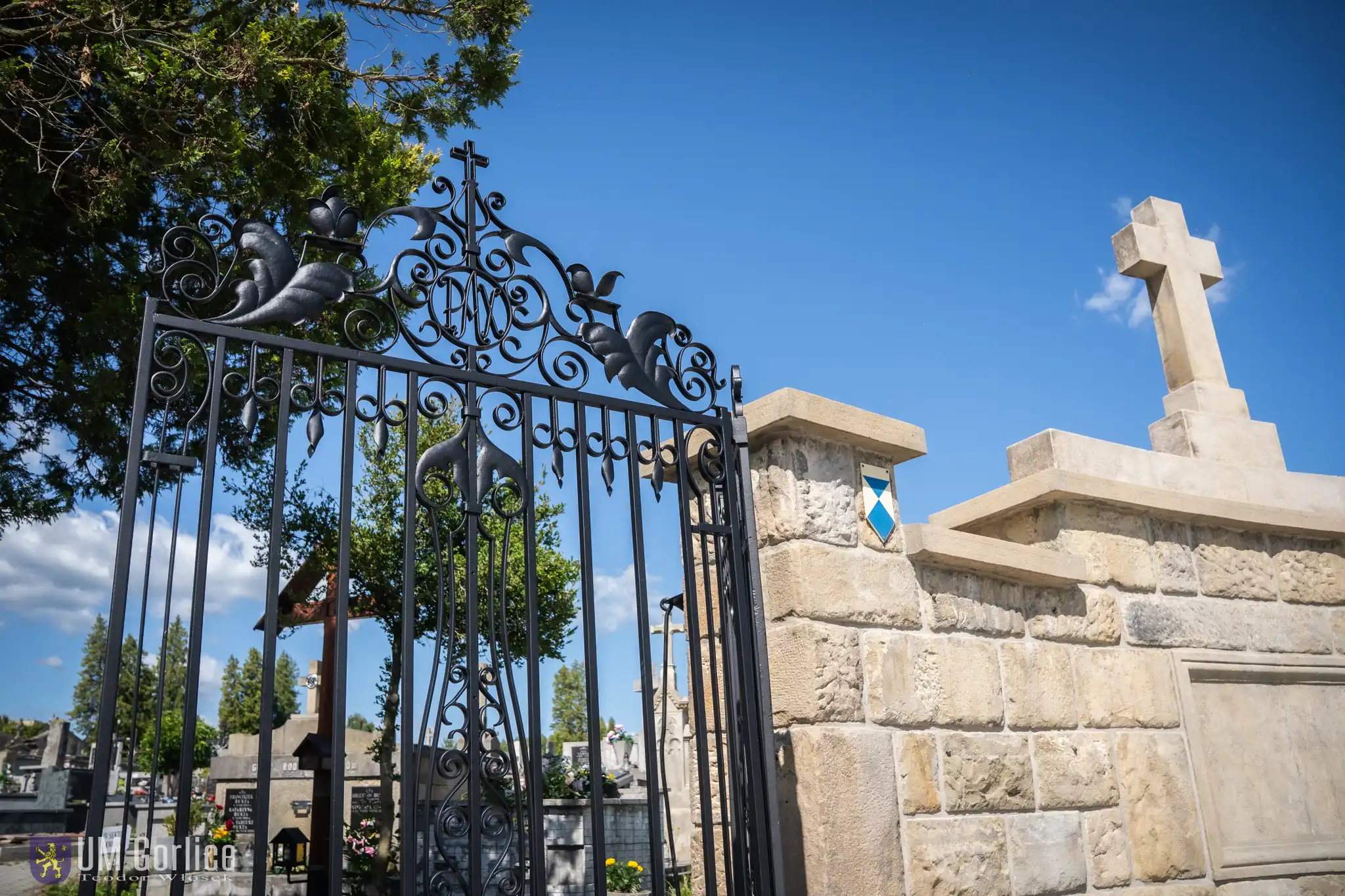 Historyczny mur cmentarny odzyskał dawny blask