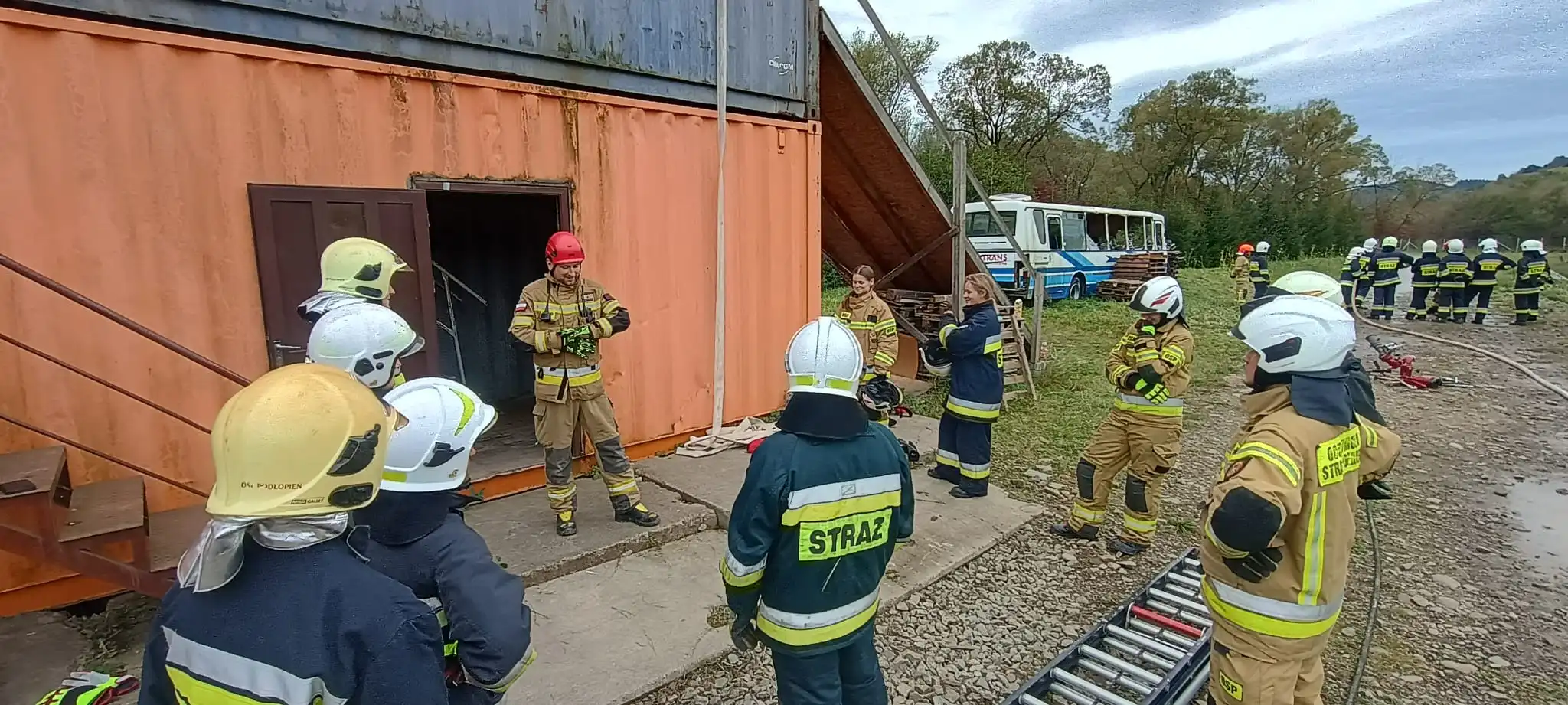 Z komory ogniowej na tor przeszkód. Kursanci OSP w akcji!