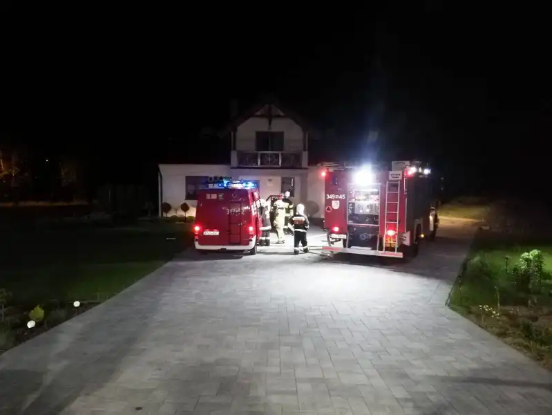 Pożar w Zabrzeży. Z balkonu budynku ewakuowano cztery osoby