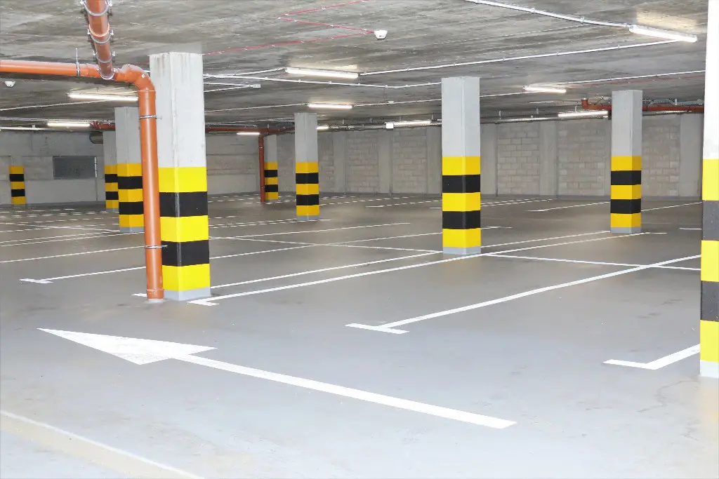 Limanowa: Kończy się budowa wielopoziomowego parkingu przy ul. Ks. Łazarskiego