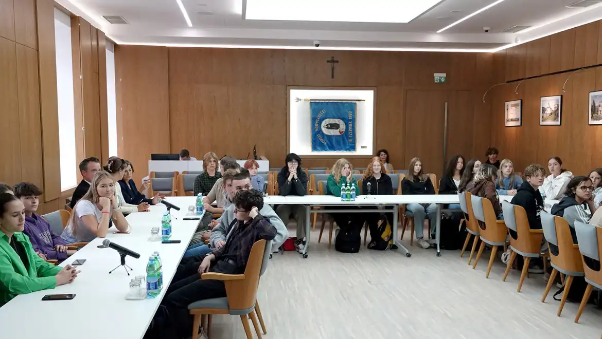 Uczniowie z Polski, Słowacji i Niemiec gościli w Starostwie Powiatowym w Nowym Sączu