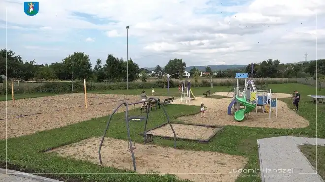 Zakończyła się modernizacja placu zabaw na osiedlu Poręba Mała