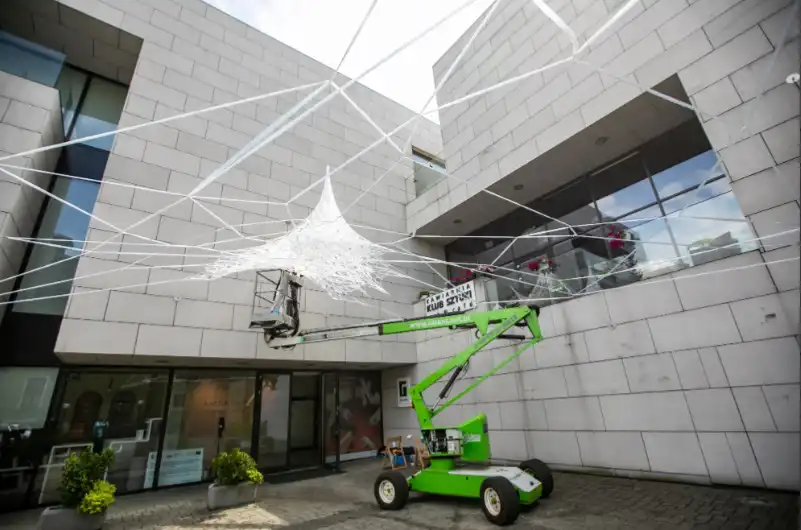 Na dziedzińcu MCK SOKÓŁ powstała nietypowa rzeźba