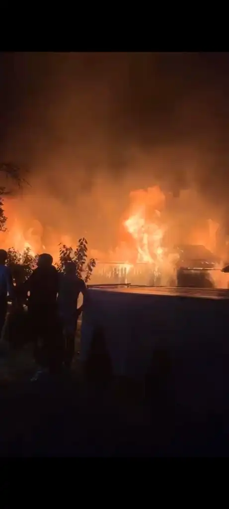 Pożar w Grybowie. Walka z ogniem na osiedlu Biała Wyżna