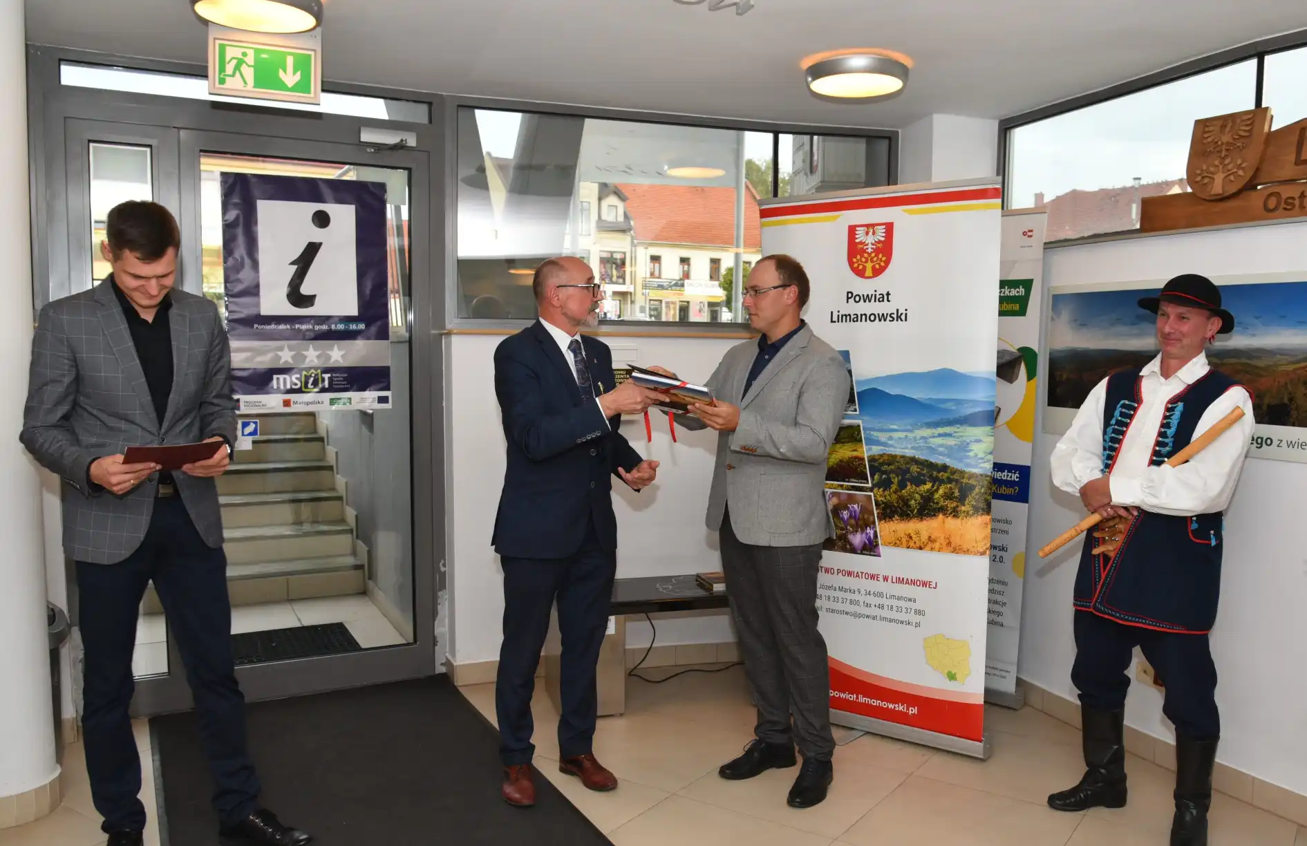 Wernisaż wystawy pn. „Droga Krzyżowa Narodu Polskiego – Wincenty Stanisław Gawron” w PCIT w Limanowej