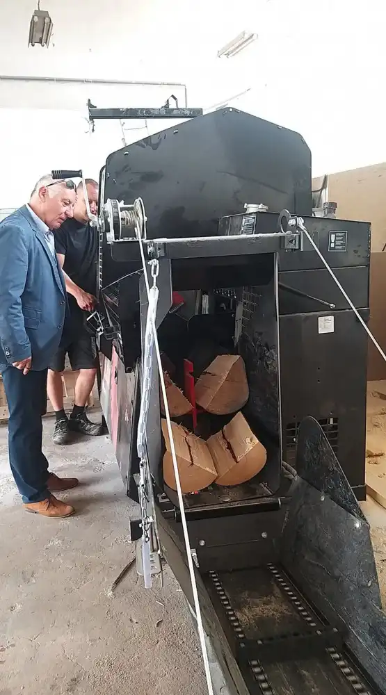 Dzięki wsparciu Powiatu PZAZ w Nawojowej wyprodukuje więcej drewna opałowego