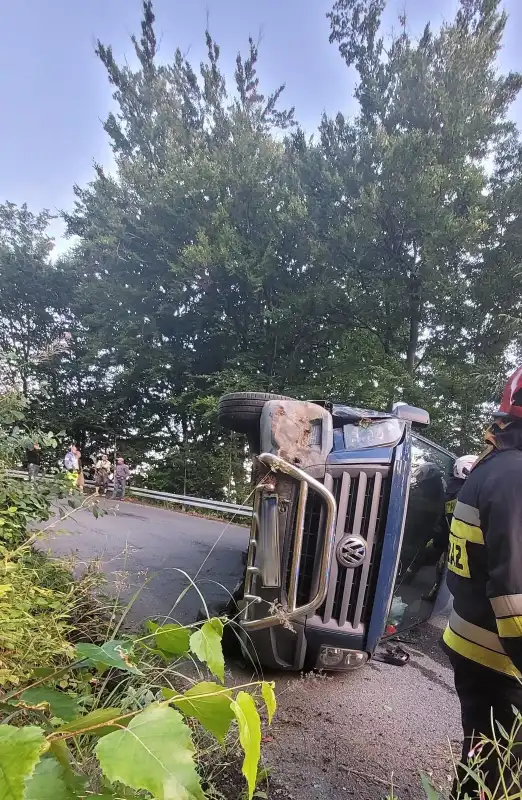 Barcice: Wypadek z udziałem dostawczego Volkswagena. Jedna osoba trafiła do szpitala