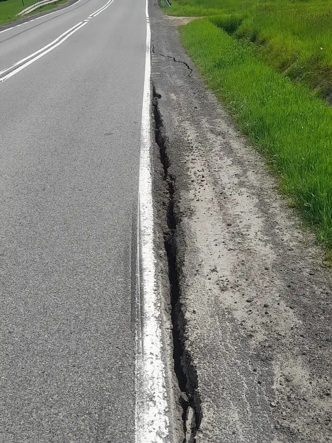 Droga 28 w Kasinie Wielkiej zamknięta. Uaktywniło się osuwisko