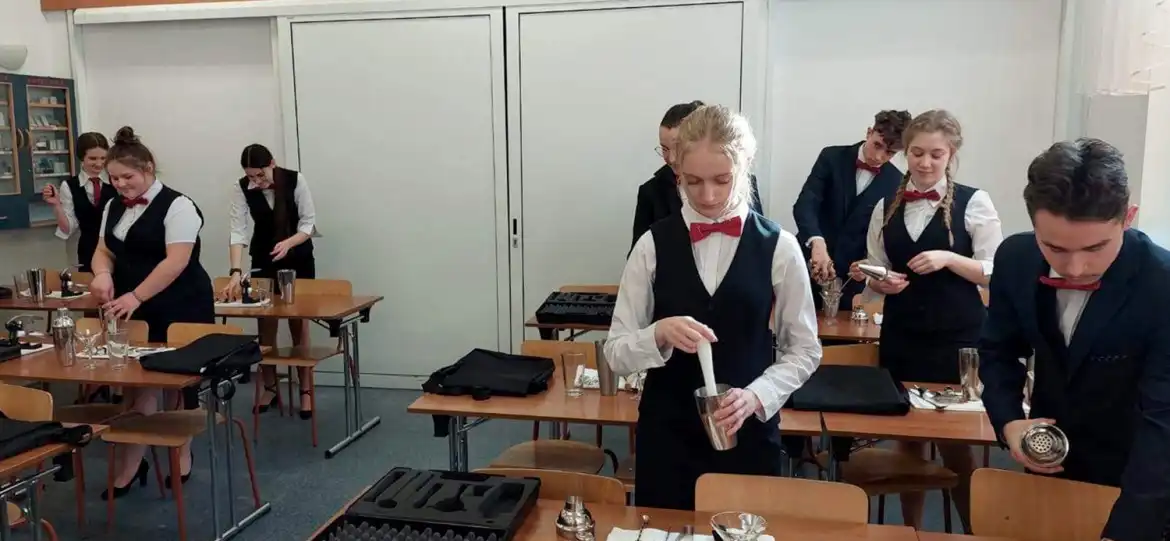 ZSP w Krynicy-Zdroju: barmani robili drinki w szkole