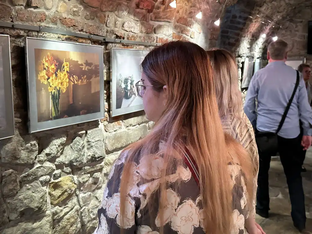 Dom w obiektywie emocji. Wystawa Urszuli Gawron-Leśniary w sądeckiej bibliotece