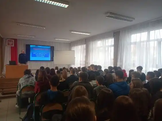 "Zagrożenia w sieci" - program profilaktyczny w szkołach podstawowych i średnich powiatu gorlickiego