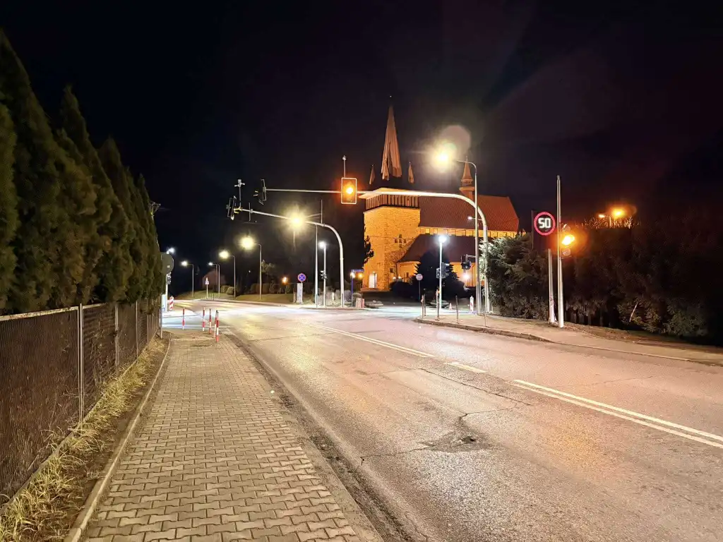 Bezpieczny wjazd na Nawojowską. Sygnalizacja świetlna już prawie gotowa