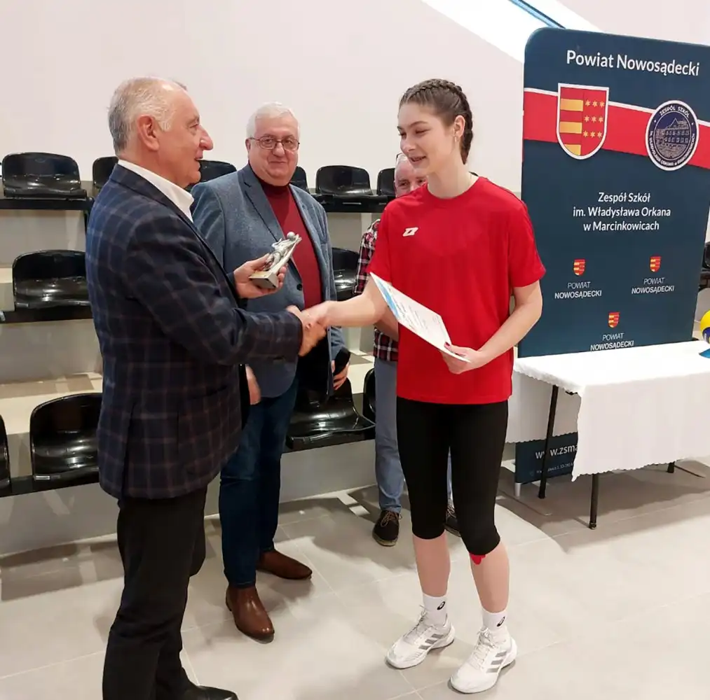 Licealistki ze Starego Sącza najlepsze w siatkówce