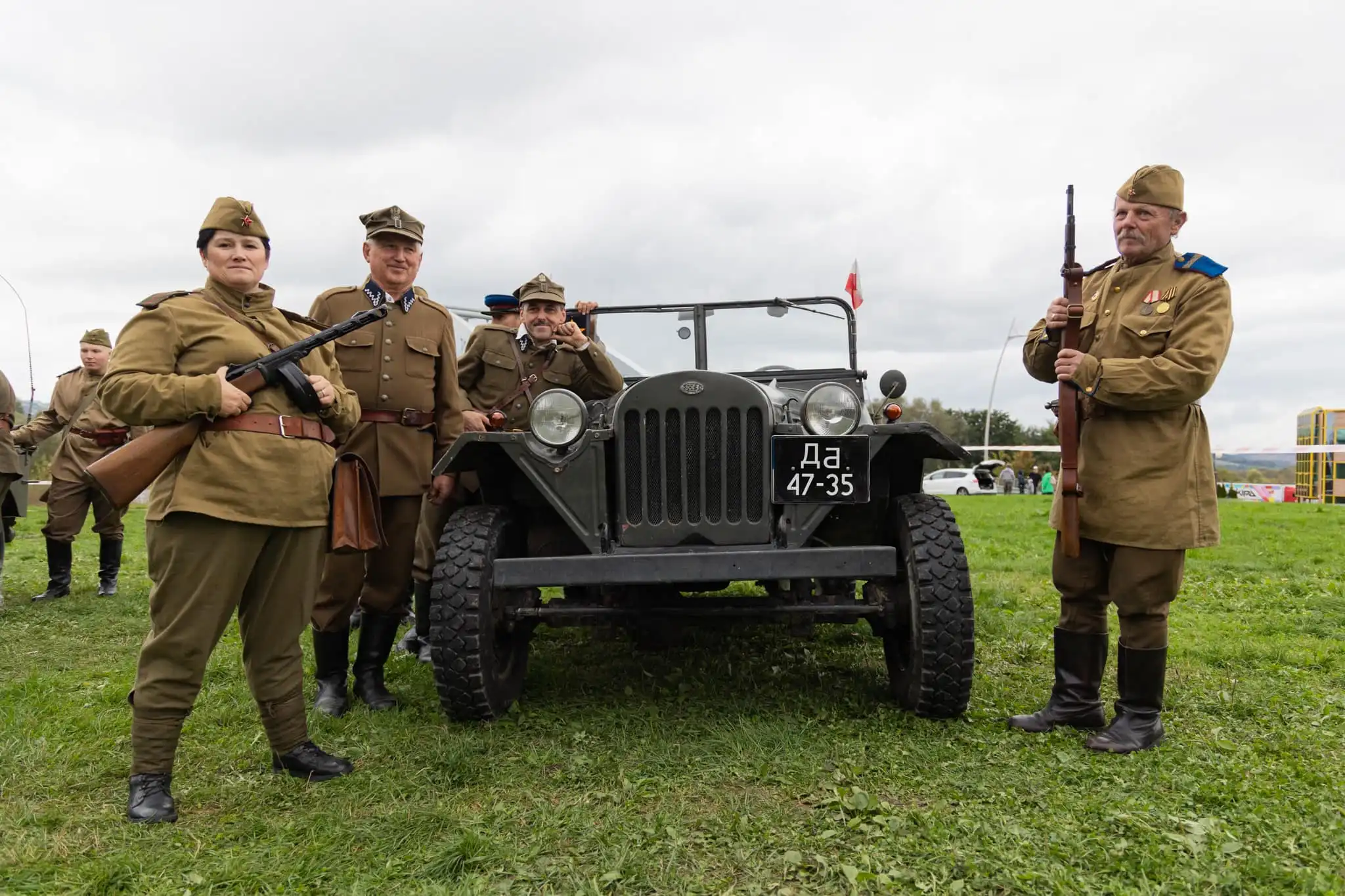 Podróż w czasie. Patriotyczny piknik pod zamkiem w Nowym Sączu