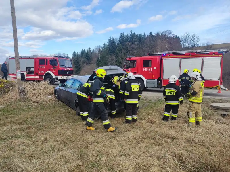 Zderzenie dwóch osobówek w Łęce