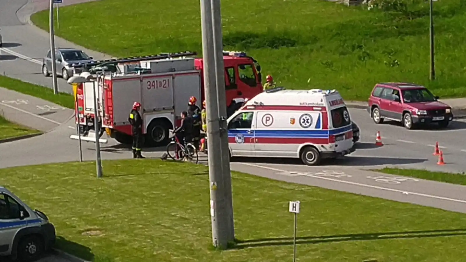 Nowy Sącz: 64-letnia rowerzystka uderzyła w wyjeżdzający z placu samochód osobowy