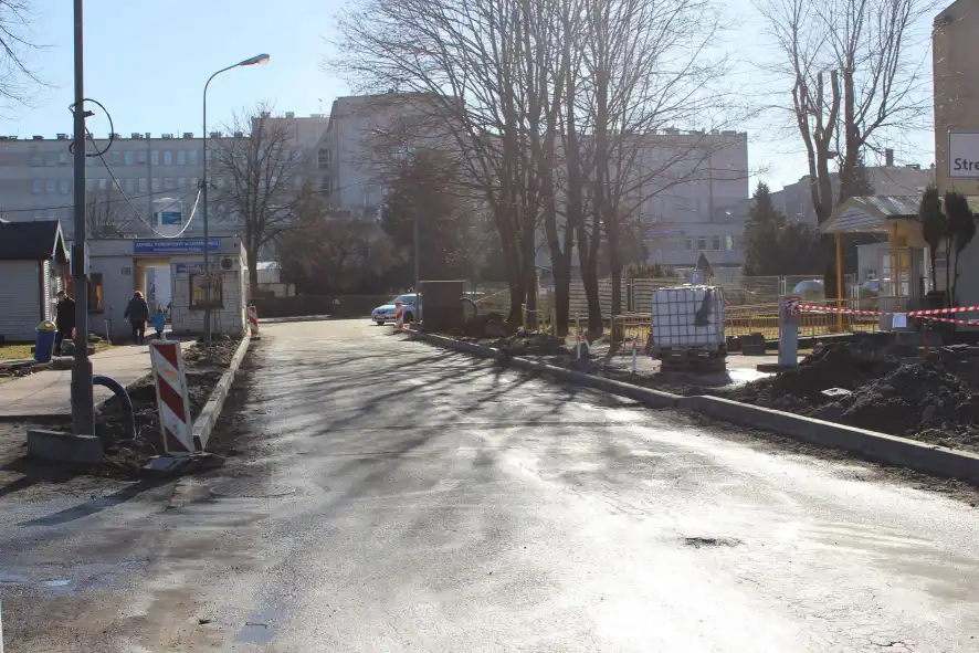 Trwa modernizacja parkingu oraz drogi dojazdowej do limanowskiego Szpitala