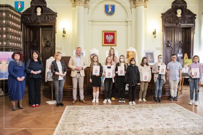 Laureaci konkursu plastycznego „Portret dziecka inspirowany twórczością Bolesława Barbackiego” nagrodzeni