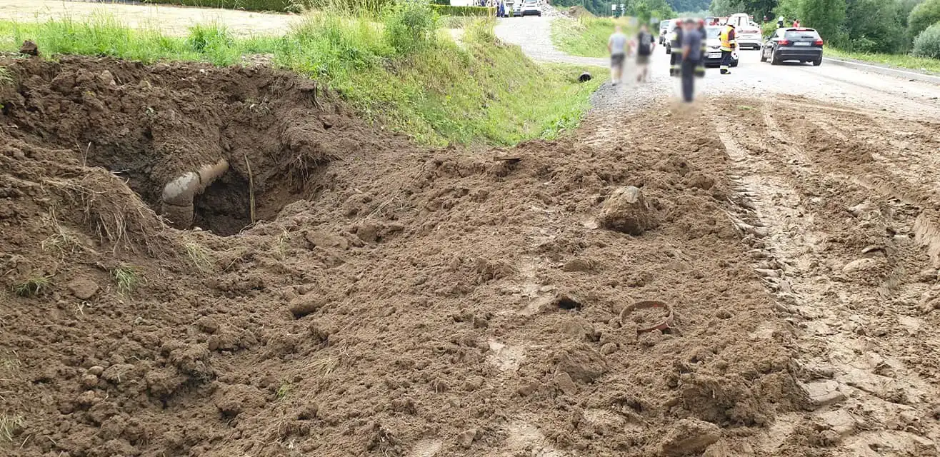 Wybuch gazu w Zabrzeży. Jedna osoba w szpitalu, dwa auta uszkodzone