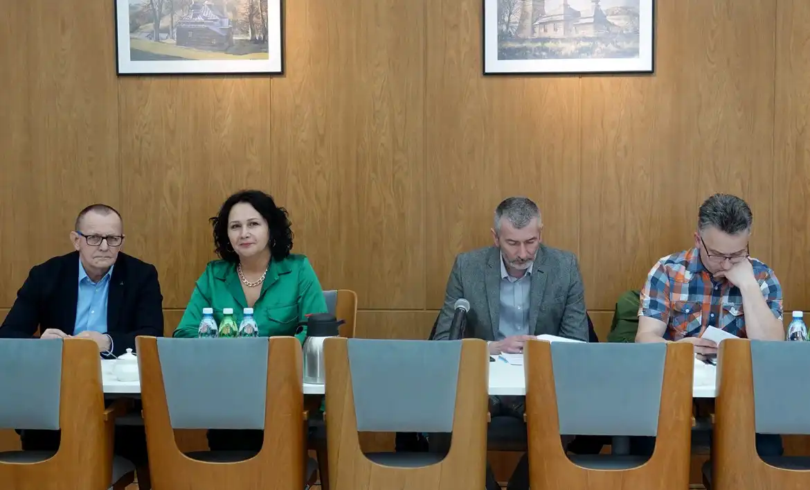 W Starostwie Powiatowym dyskutowano o bezpieczeństwie dzieci i młodzieży