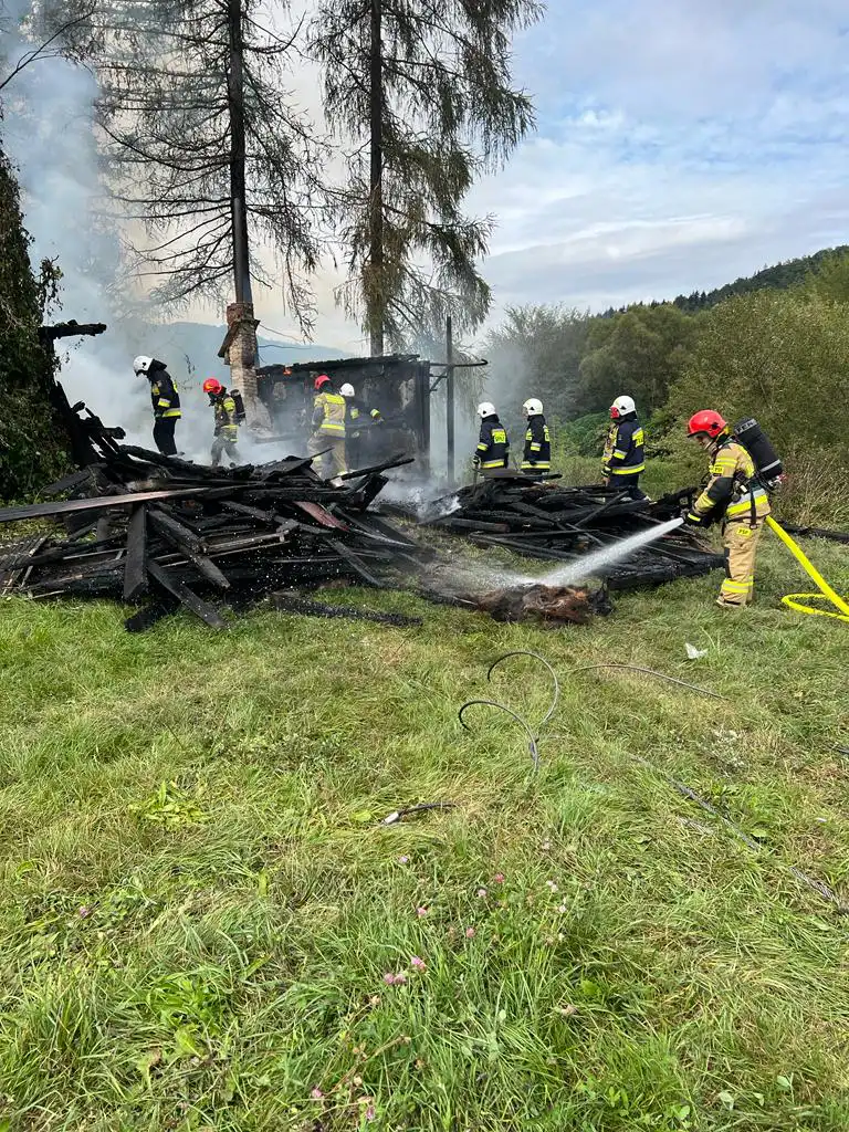 Pożar w Marcinkowicach. Spłonął drewniany budynek