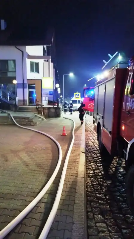 Pożar poddasza budynku w Krynicy-Zdroju. W akcji 9 zastępów straży pożarnej