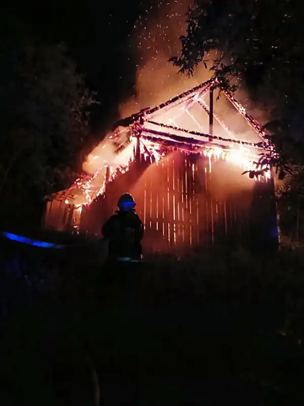 Pożar w Zabrzeży. Spłonął budynek gospodarczy