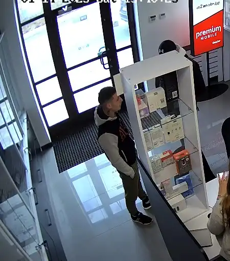 Limanowa: Policja poszukuje sprawców kradzieży telefonów komórkowych oraz laptopów