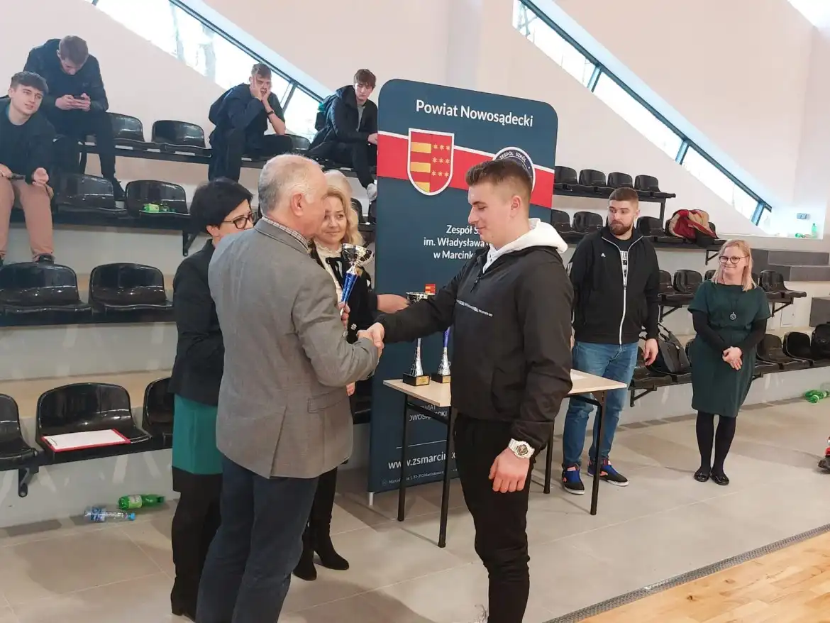 Turniej piłki ręcznej w Marcinkowicach. Najlepsi okazali się Licealiści z Grybowa