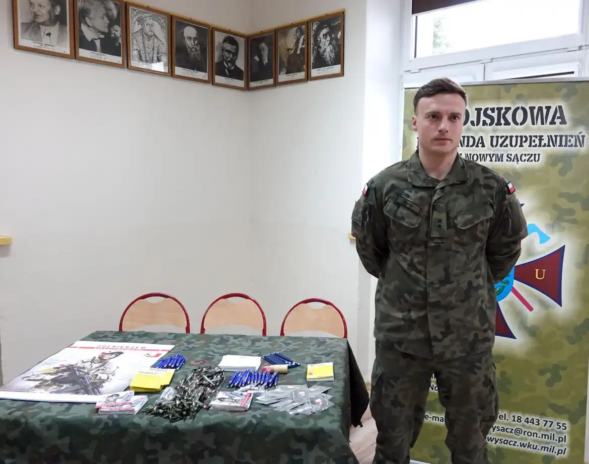 ZS w Marcinkowicach: będzie internat, strzelnica i świetne warunki do nauki. Mundury czekają na ósmoklasistów