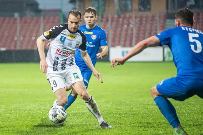 Sandecja przegrywa z Puszczą Niepołomice