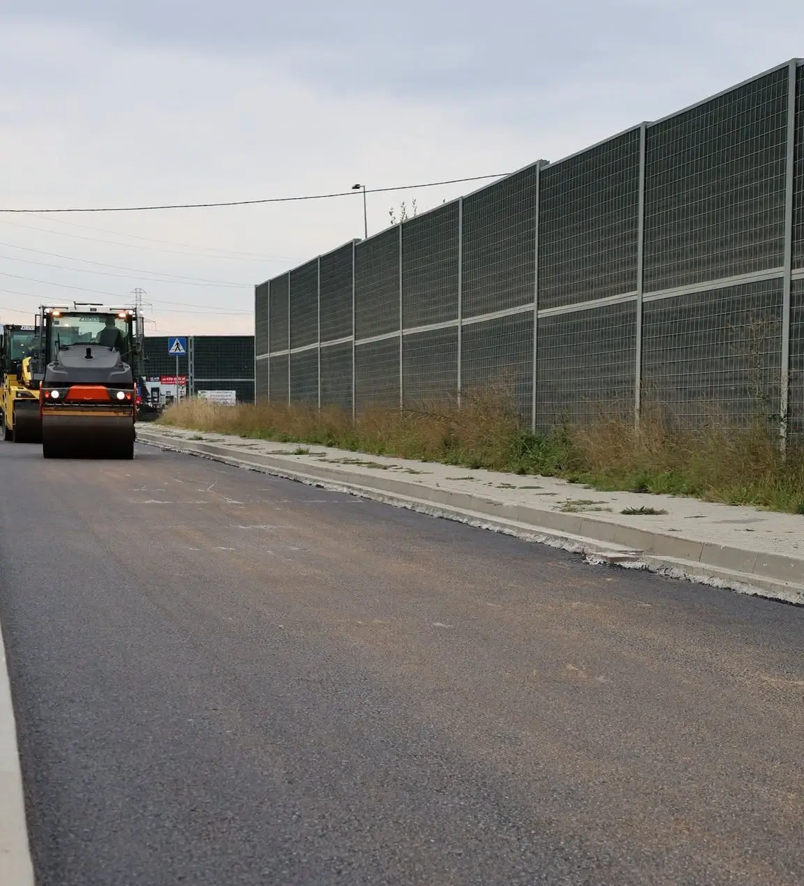 Prace idą zgodnie z planem. Asfaltują Obwodnicę Zachodnią Nowego Sącza