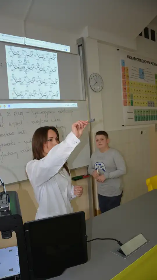 W Szkole Podstawowej w Wielogłowach jest nowa pracownia chemiczno-fizyczna