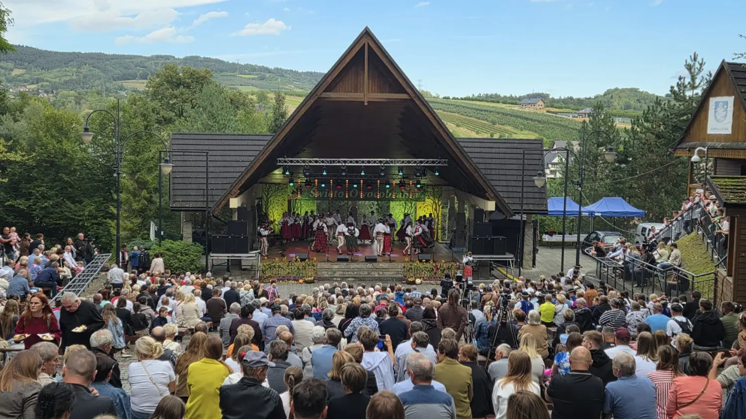 Traktory ruszyły przez Łącko, a potem zaczęła się wielka zabawa. Owocobranie 2026 za nami