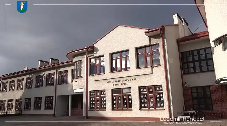 Nowy Sącz: Zakończyła się wymiana stolarki okiennej w budynku Szkoły Podstawowej nr 21