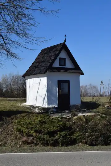 Kapliczka w Starym Rybiu odzyskała dawny blask. Zakończono prace konserwatorskie przy zabytku z XVII/XIX wieku