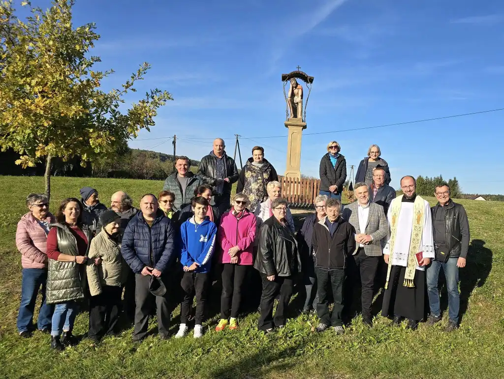 Kapliczka Chrystusa Frasobliwego w Łużnej odnowiona