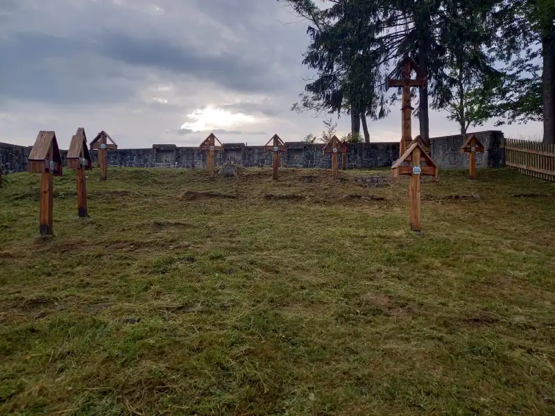 Funkcjonariusze KaOSG porządkowali cmentarze wojenne na ziemi gorlickiej