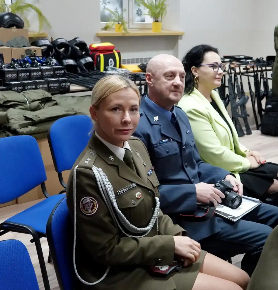 Uczniowie klasy wojskowej ZS w Marcinkowicach otrzymali mundury i sprzęt