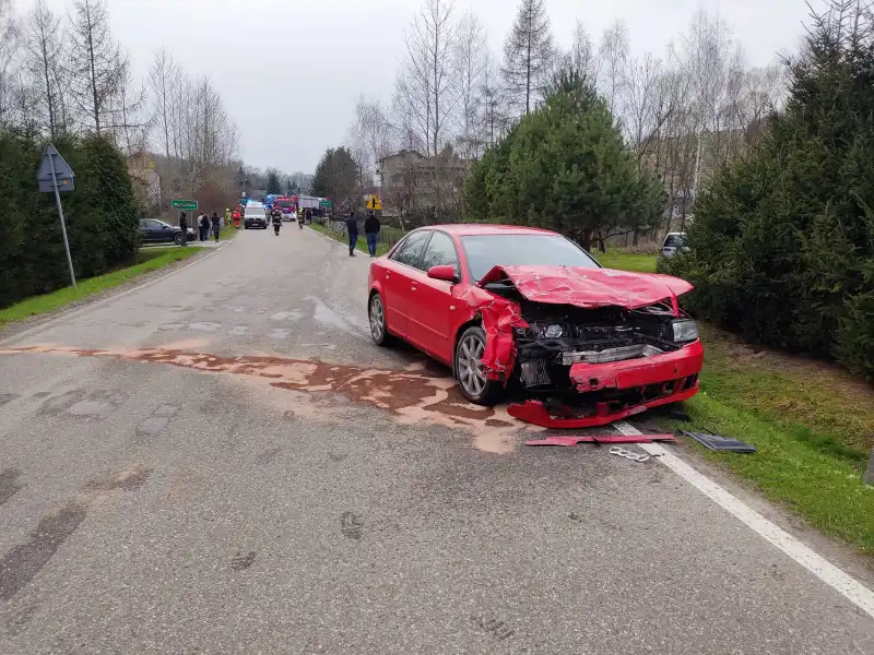 Niecew: Tragiczny wypadek samochodowy. Nie żyje jedna osoba