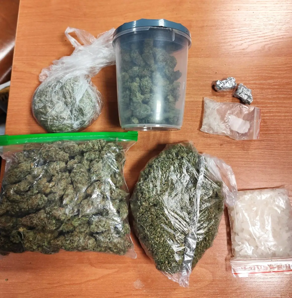 Wyrzucił narkotyki z tarasu, desperacki gest jednak nie pomógł. Policja była szybsza