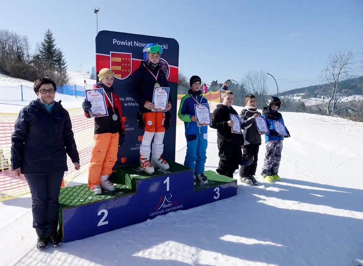 Zawody w narciarstwie alpejskim w Tyliczu. Na stok wyruszyło aż 200 zawodników