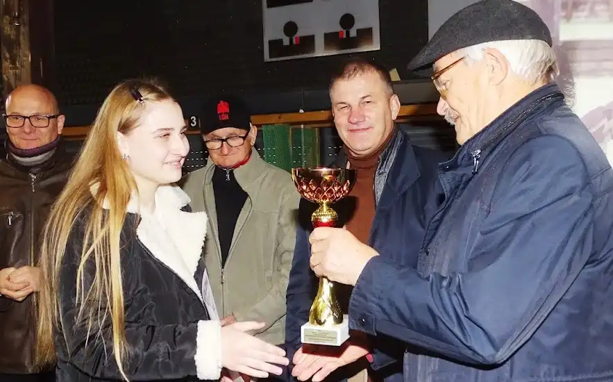 "10 strzałów Ku Chwale Ojczyzny". Patriotyczne zawody strzeleckie na sądeckiej strzelnicy