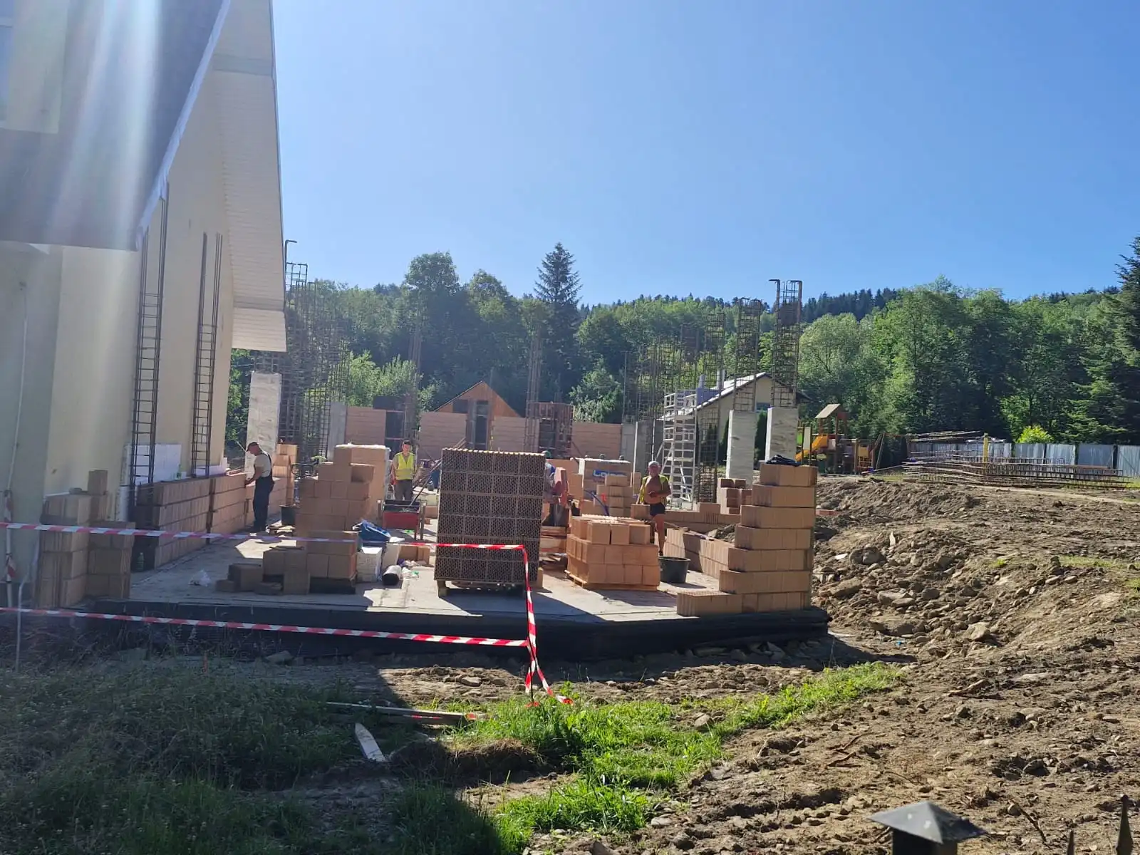 Nowa sala gimnastyczna w Skrudzinie rośnie w oczach