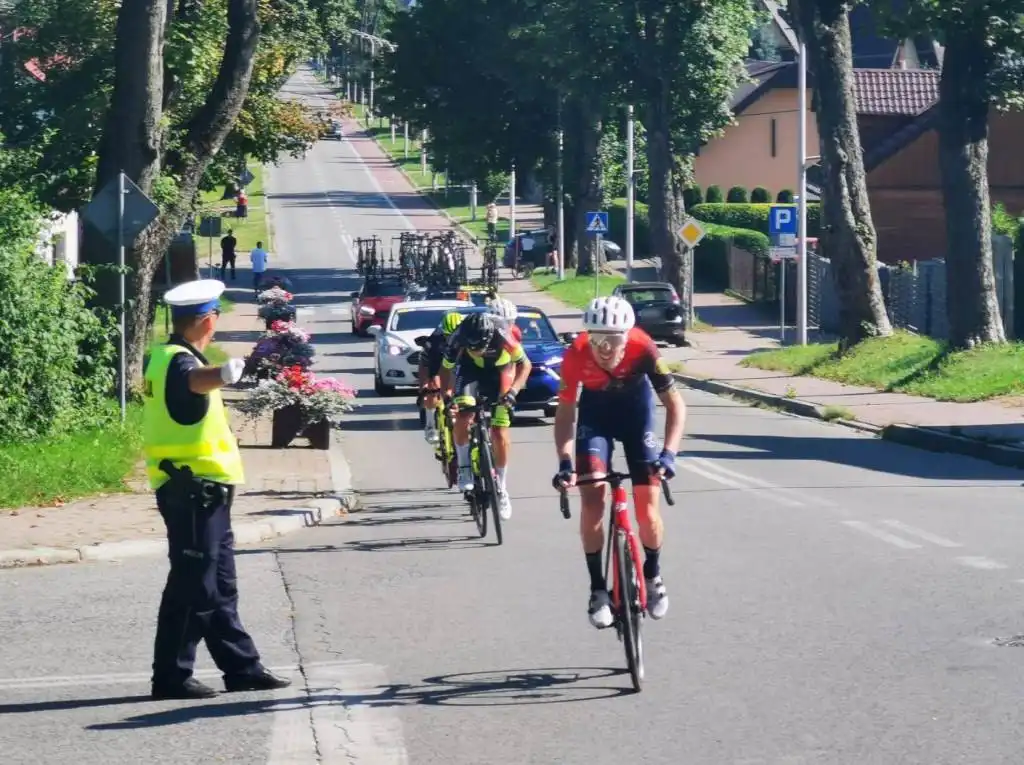 „Międzynarodowy wyścig kolarski Memoriał Jana Magiery”. Sądeccy policjanci zabezpieczali trasę przejazdu zawodników