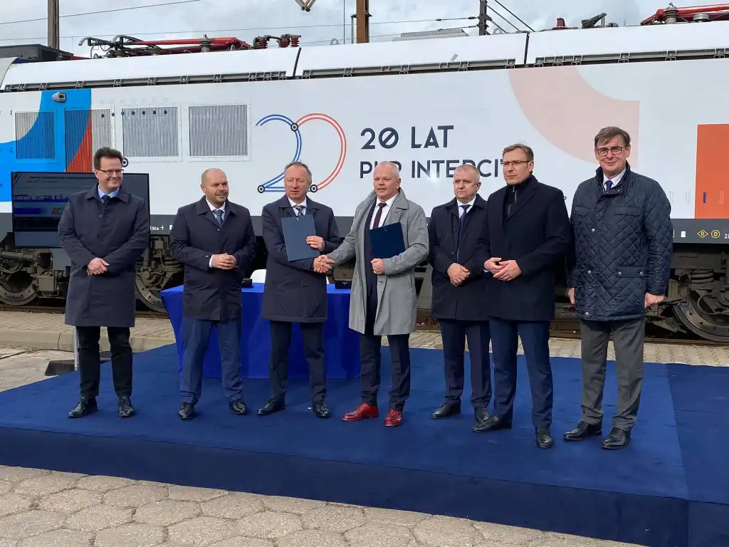 Newag dostarczy PKP Intercity 10 nowoczesnych lokomotyw rozwijających prędkość 200km/h