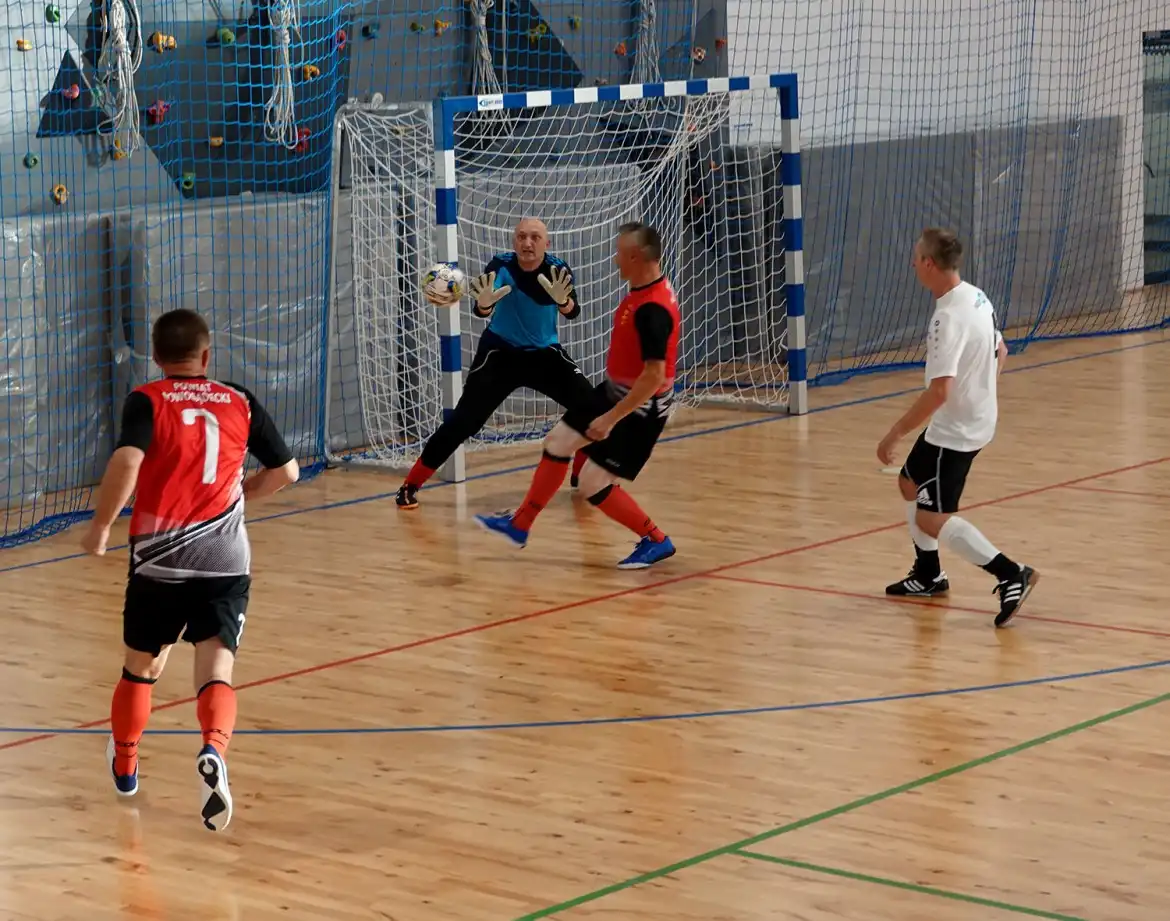 Mecz towarzyski z okazji 20-lecia partnerstwa między Powiatem Unna a Powiatem Nowosądeckim. Niemiecka drużyna pokonała gospodarzy