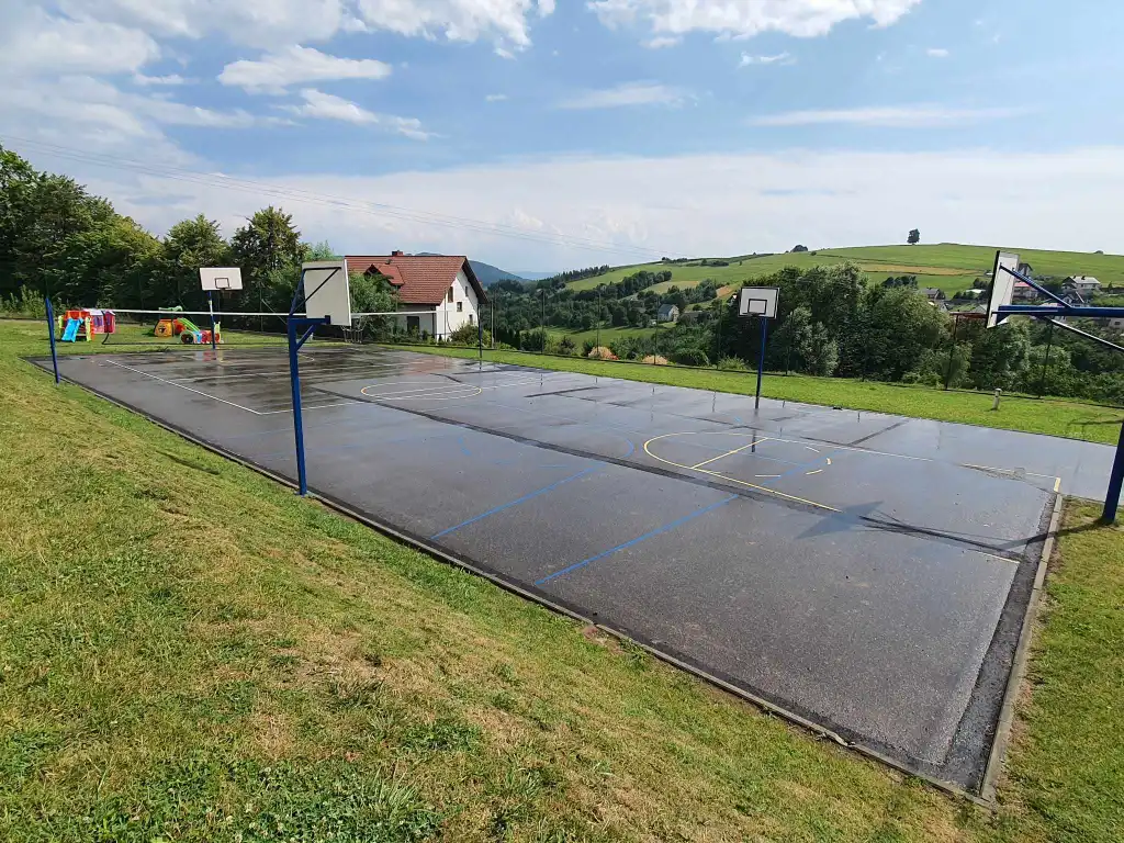 Będzie modernizacja boiska sportowego przy Szkole Podstawowej w Rąbkowej